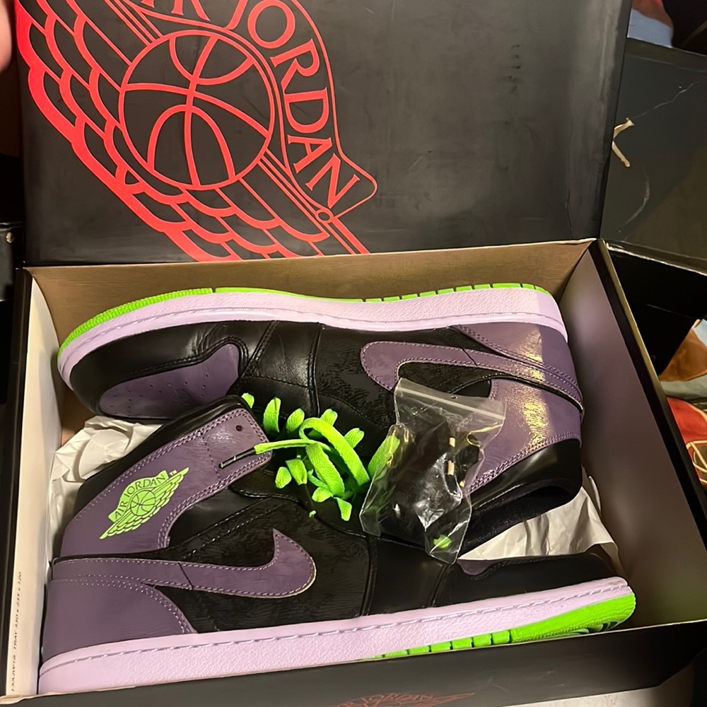 2012 Jordan 1 mid joker’s
